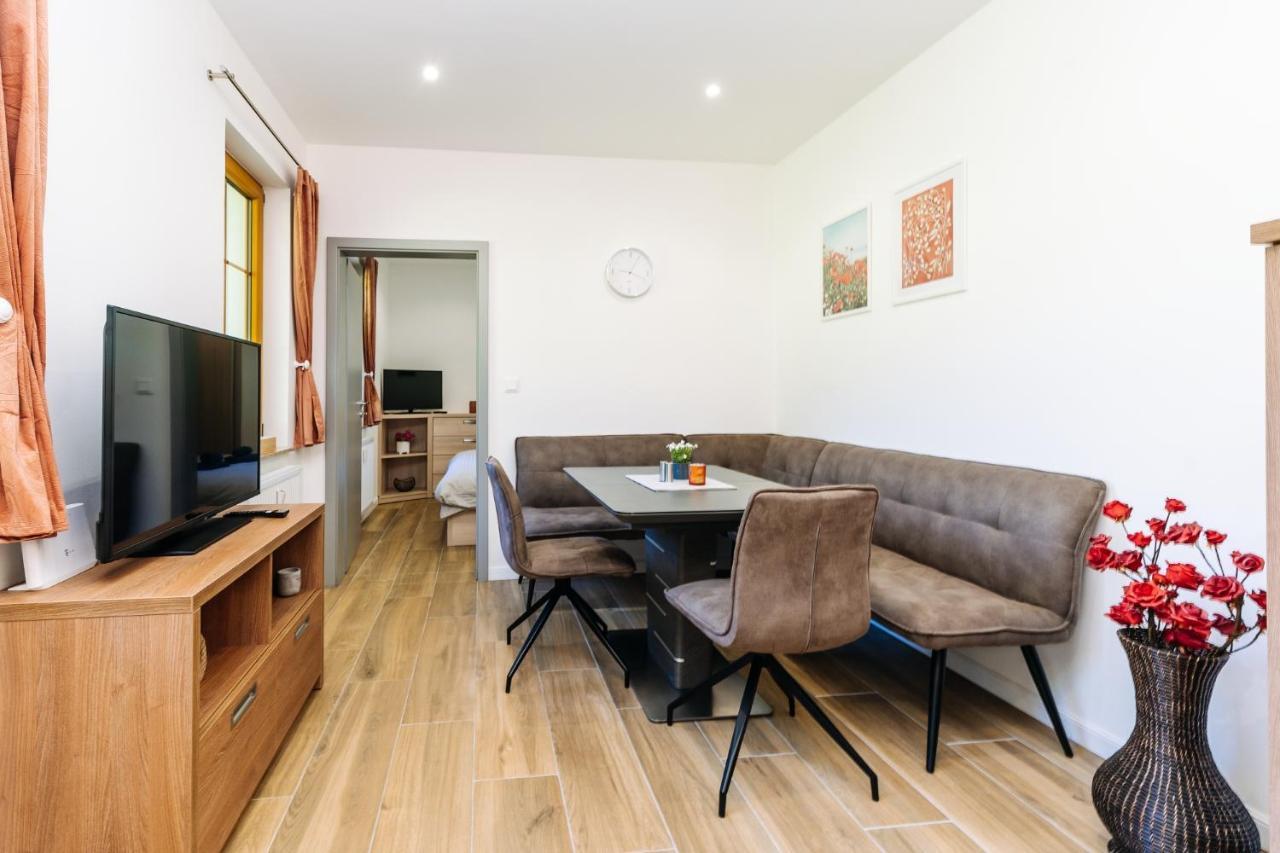 Apartment Hugo Blatna Горни-Блатна Экстерьер фото